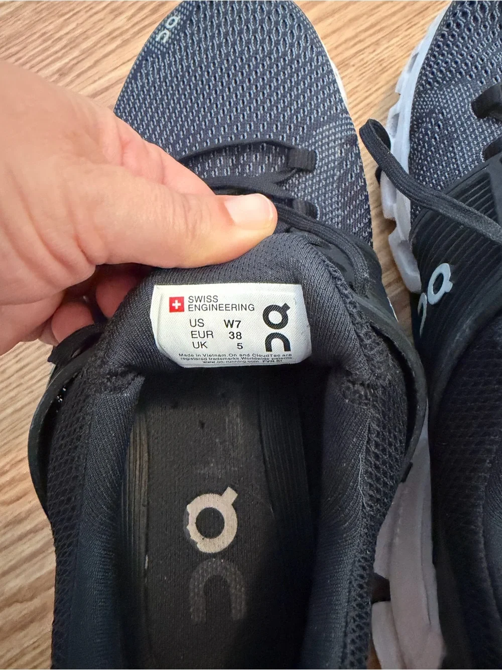On Running Running women Black Cloud Sneakers